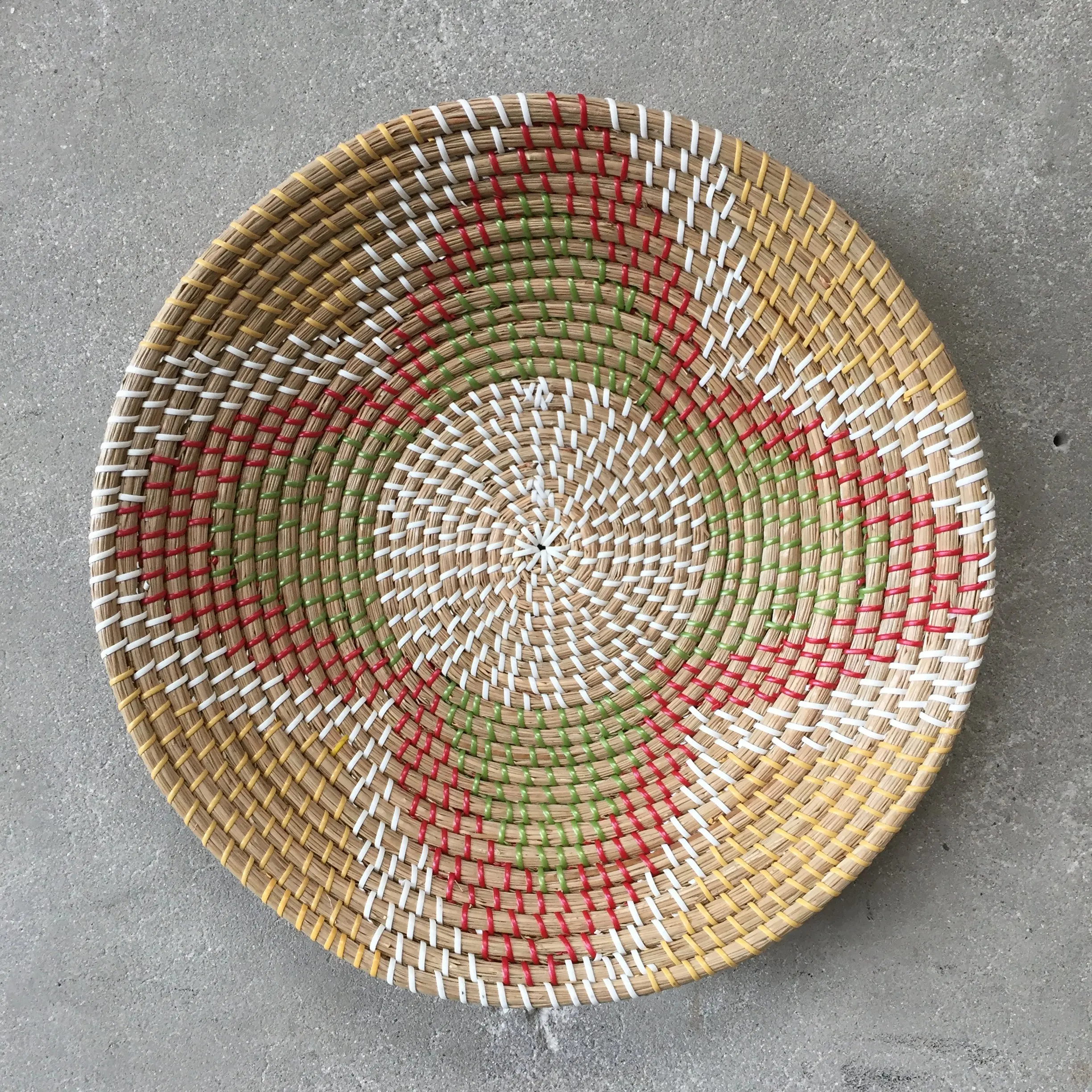 Decorative Plates Vintage Style Seagrass Handmade Hanging Wall Decor for Home Vietnamese