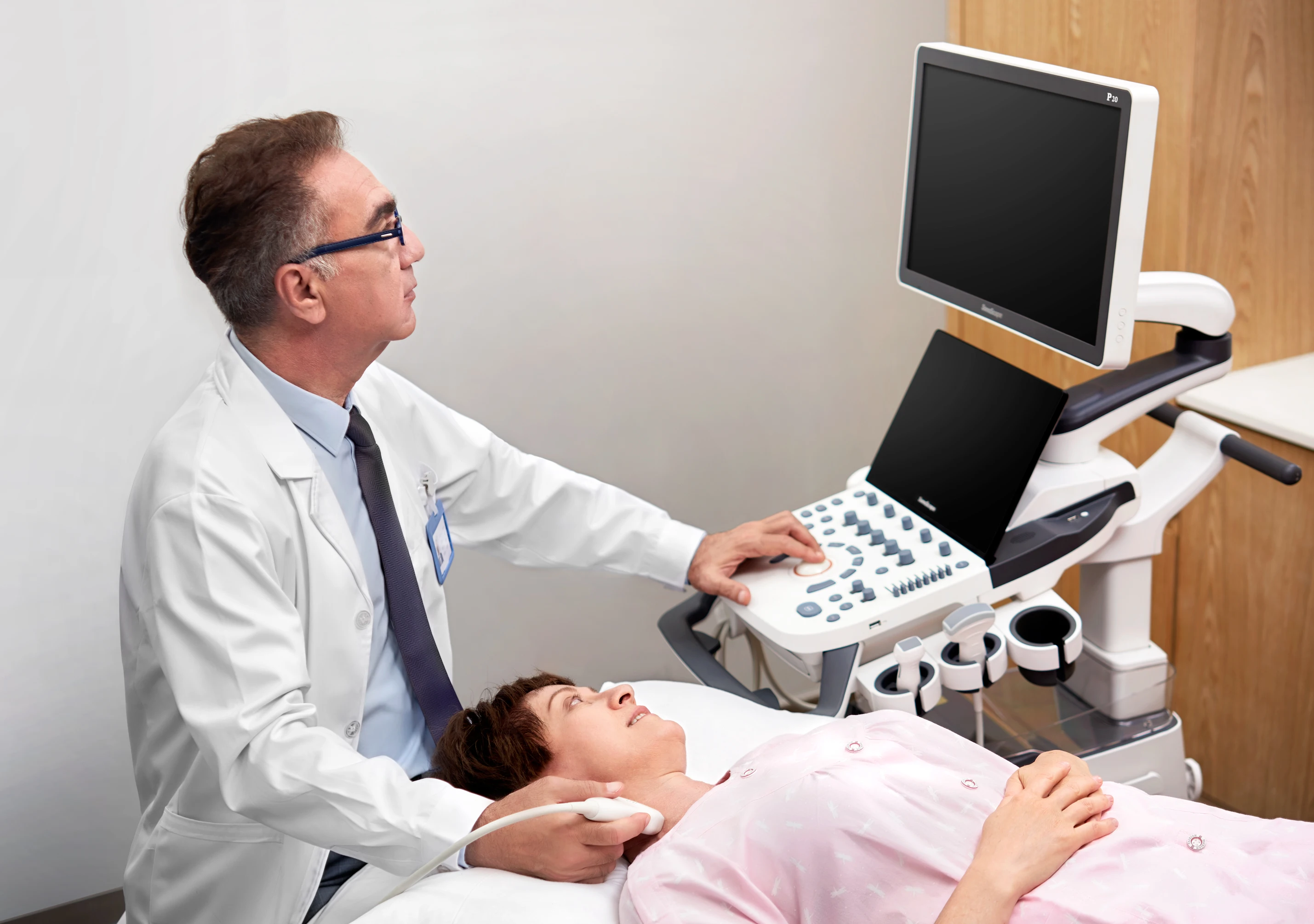 Trolley Color Doppler ultrasound scanner 3D/4D sonoscape P25 machine with a good price.