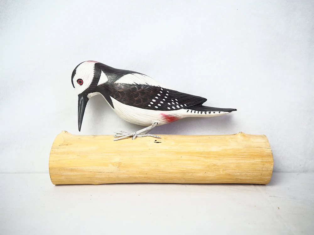 Wooden Craft Dendrocopos Major Handicrafts, Wood Animal Figurine Outdoor Decoration , Bird Craft Garden Ornament