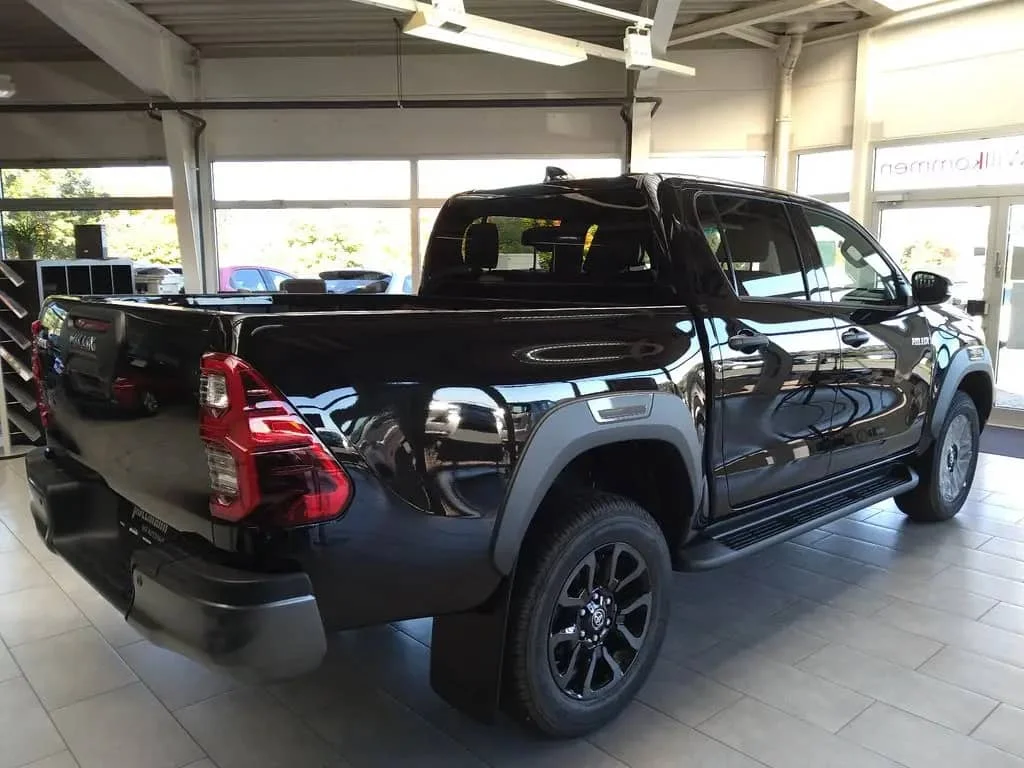 Хорошее качество низкая цена подержанные автомобили Toyota Hilux невидимая двойная кабина 4x4 для продажи
