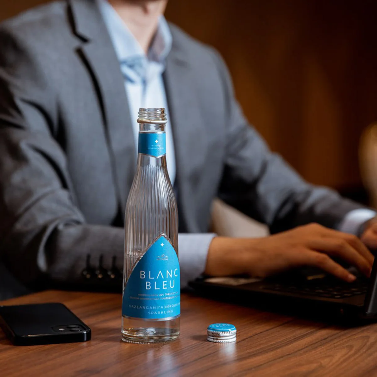 Crystal purity water Blanc Bleu sparkling 700ml lies at a depth of more than 1400 meters wholesale