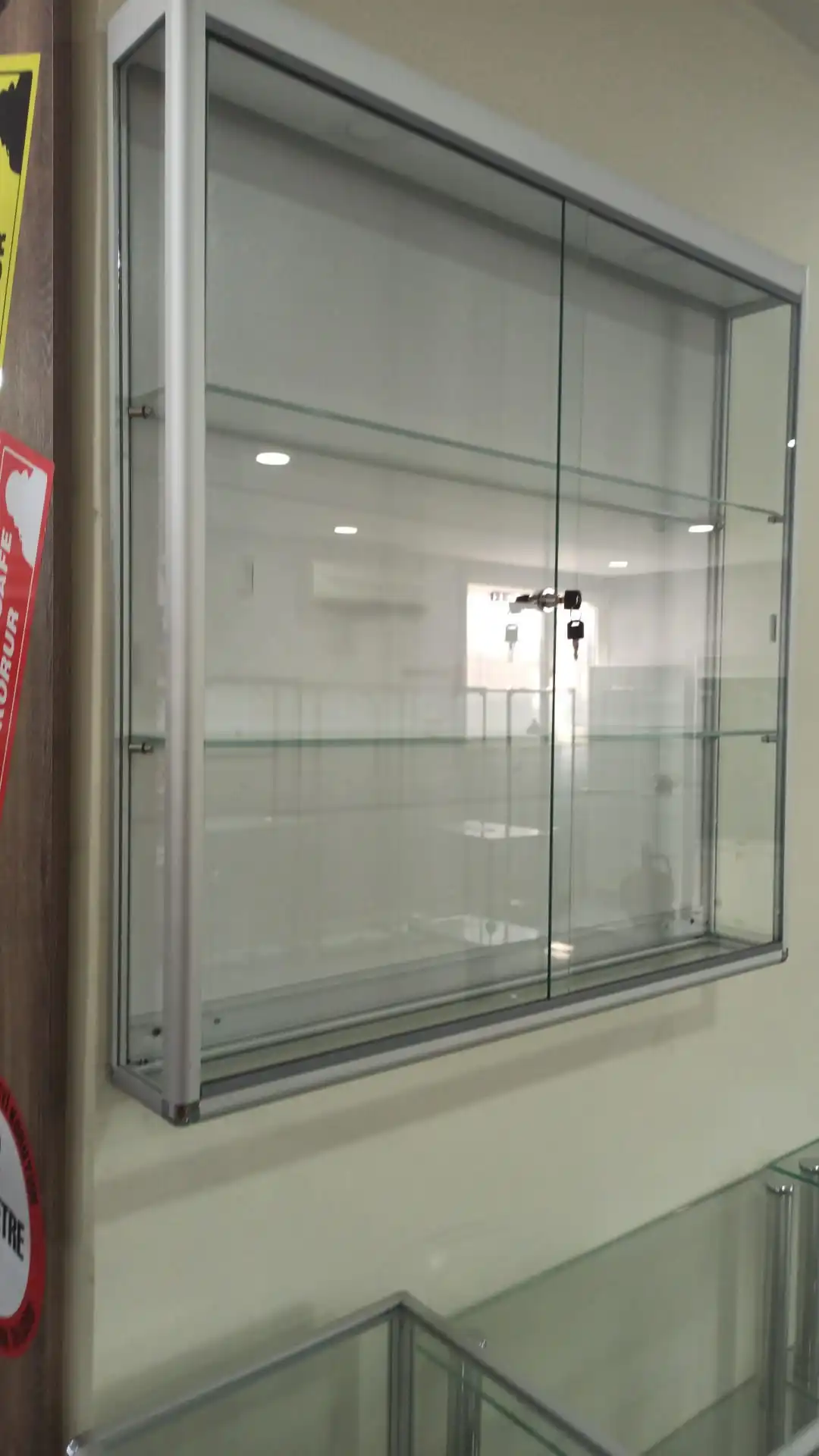 Retail High End Cell Phone Display Showcase Illuminated Wall Mounted OEM Fashionable Store ,Lockable Wall Display Glass Showcase