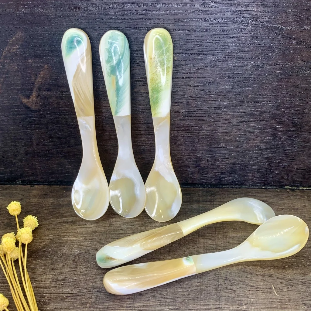 Wholesale OEM Customized Premium Quality Traditional Style Mother of Pearl Caviar Spoons From Vietnam