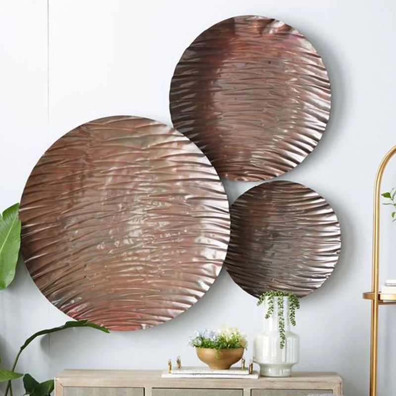 Round Iron Wall Sculpture Uneven Edges Copper Engraving Christmas Wall Accents Hand Made Decoration Living Room Shelves