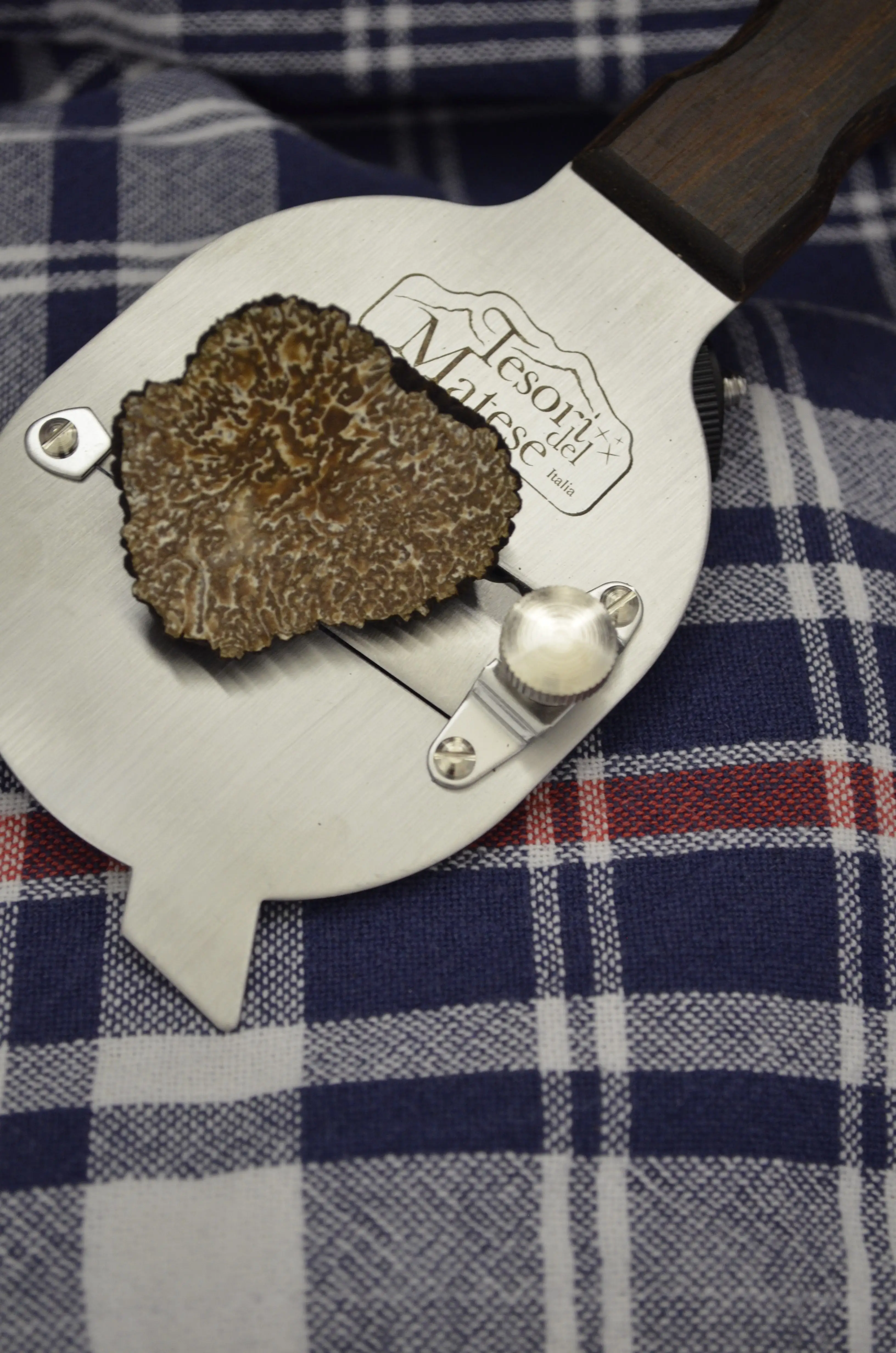 Luxury Natural Black Truffle Olive Oil 500 ml Bottle with Glass Packaging Made in Italy for Enriching Your Dishes Wholesale