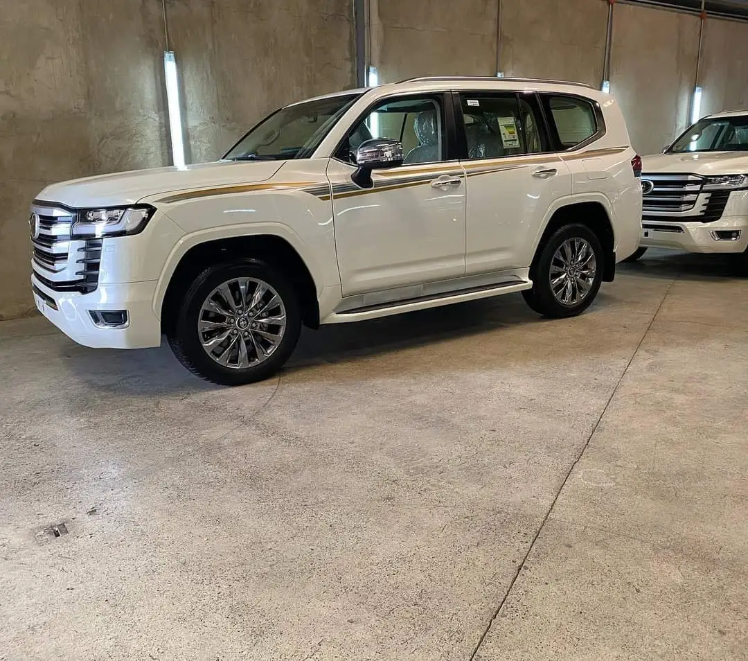TOYOTA LAND CRUISER PRADO AUTOMATIC WITH LOW MILEAGE AND 4 WHEEL toyota land cruisert toyota land cruiser prado pickup truck car