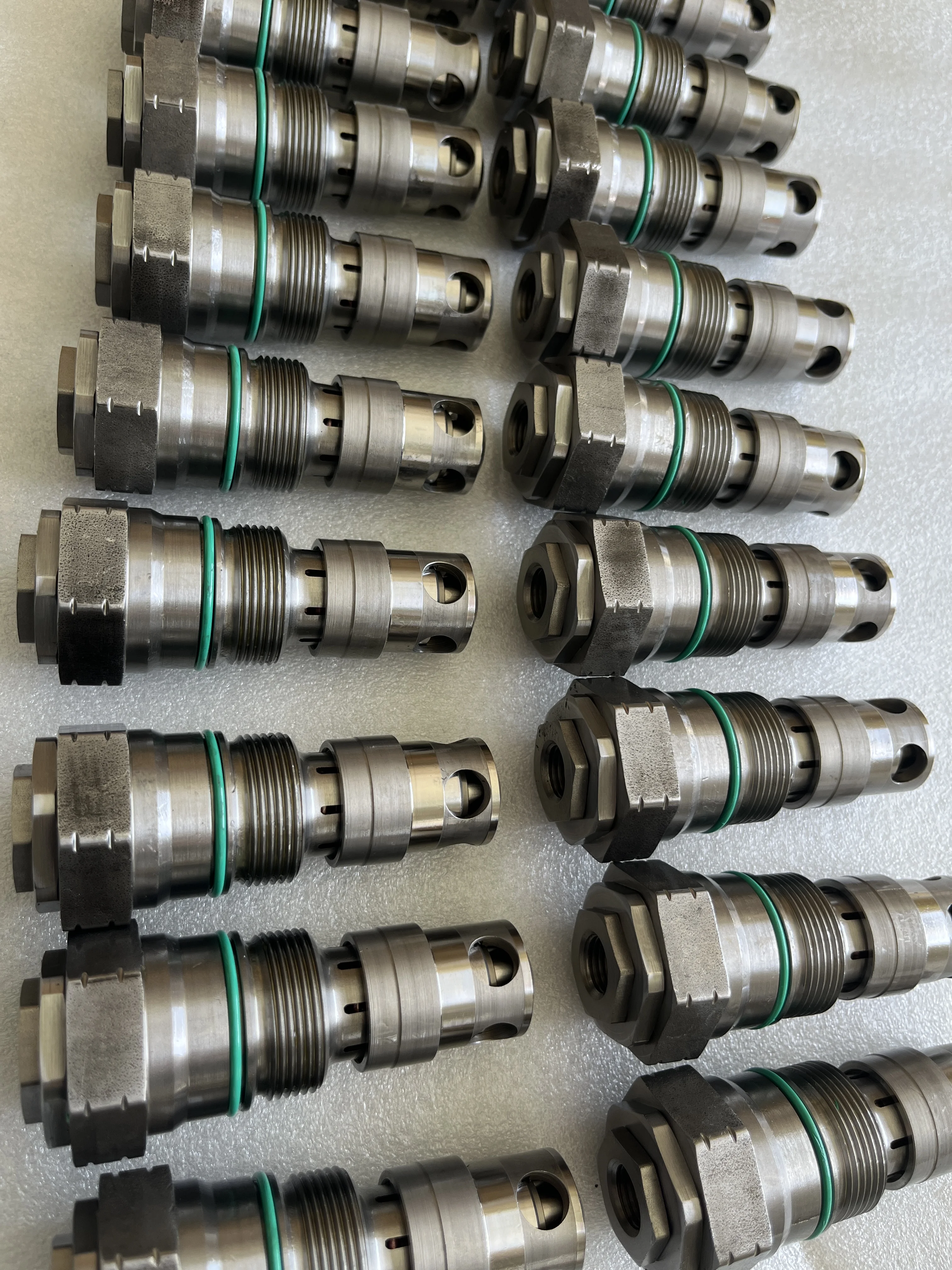 PV90R Original Hydraulic Pump 90R55 90R75 90R100 with High Pressure Relief Valve New Condition Engineering Machinery Accessories