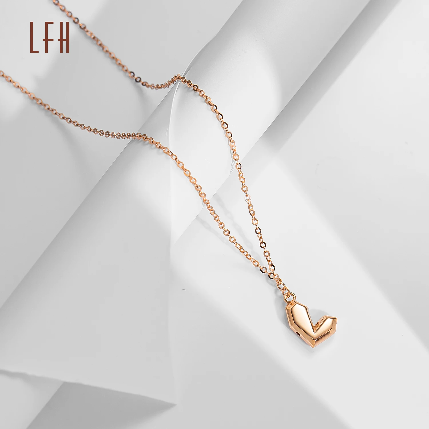 Minimalist Charm Clavicle Chain Geometric Section Love Heart Pendant Necklace for women gold jewelry 18k real oro 18k original