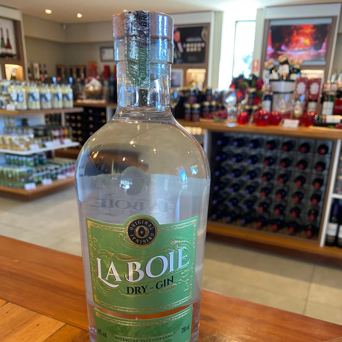 Gin destilled 700 ml glass bottle 40%  dry gin london dry style classic drink beverages origen Brazil