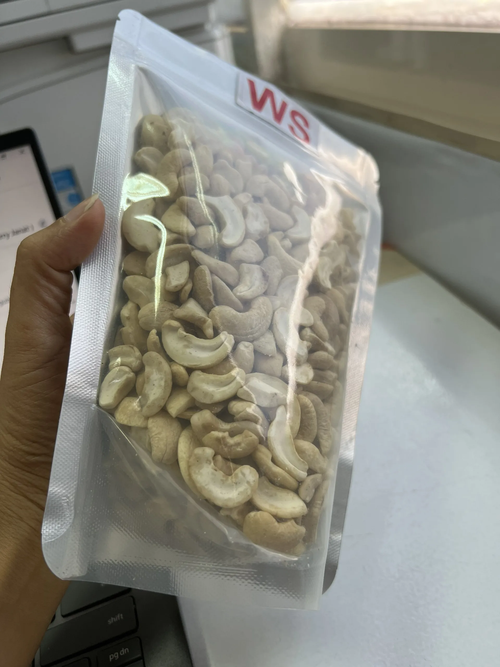 Vietnam Cashew Nuts Kernels Best Quality Cashew Nuts 100% Organic Fresh Nutritious Wholesale Suppliers