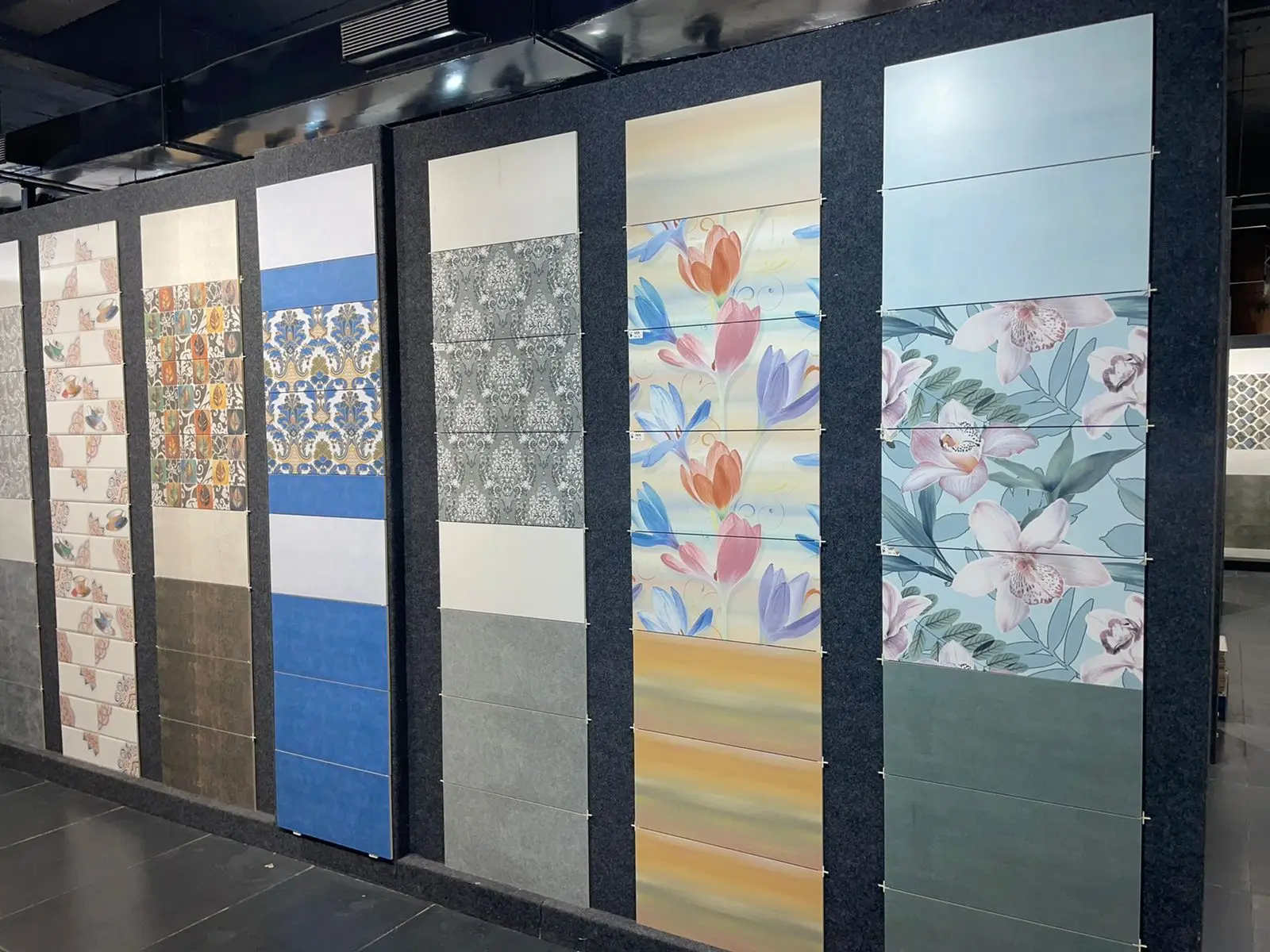 300x600mm glossy rectified white Foshan glazed ceramic wall tile design 300x600 mm with best quality from India