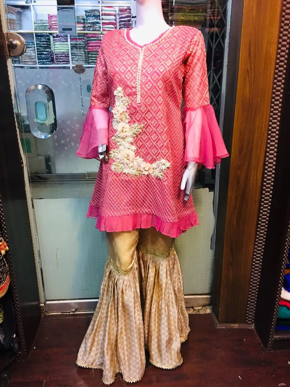 Современный модный дизайнерский индийский пакистанский лужайный льняной хлопковый жоржет костюмы из 3 предметов доступны по оптовой цене.