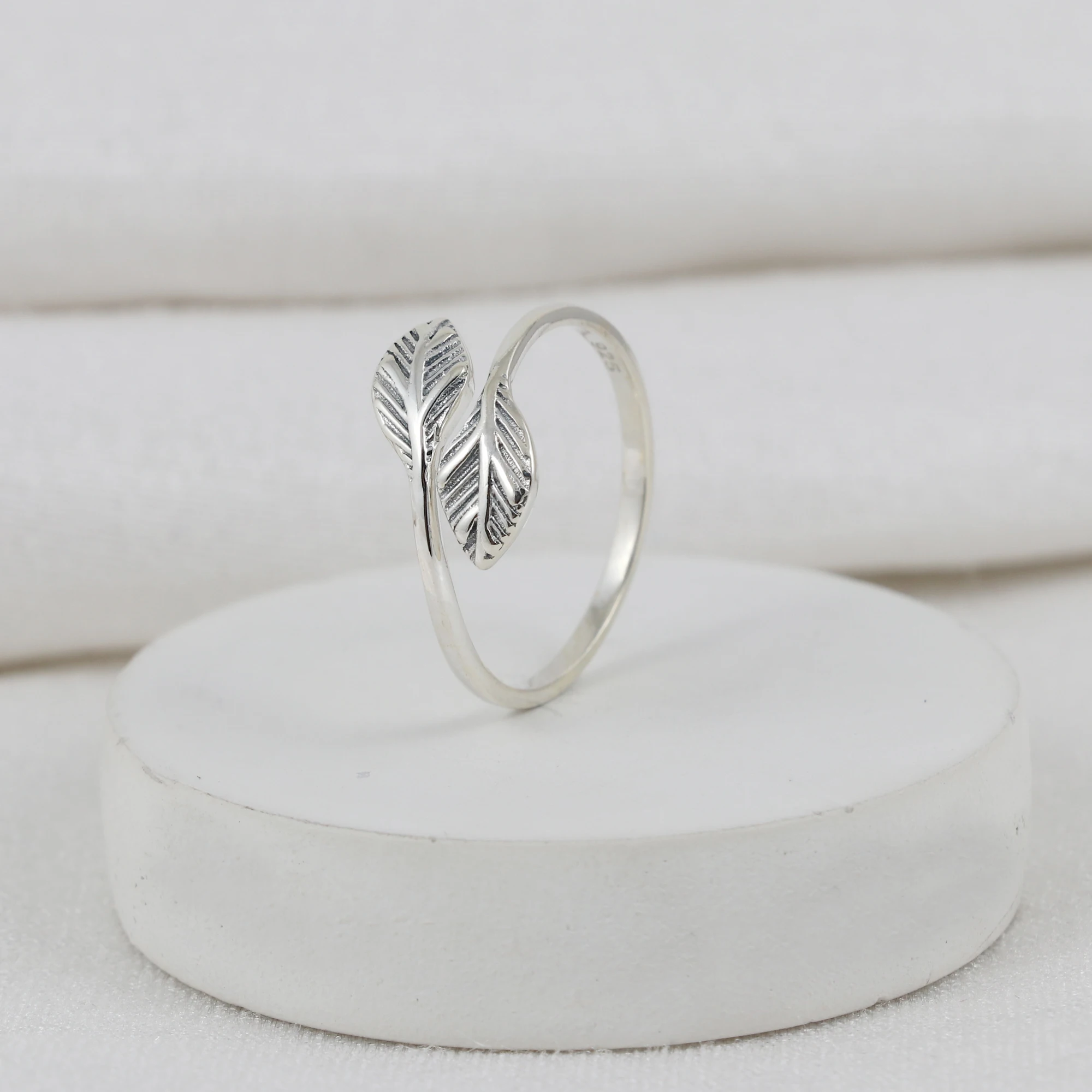 Adjustable Leaf Ring