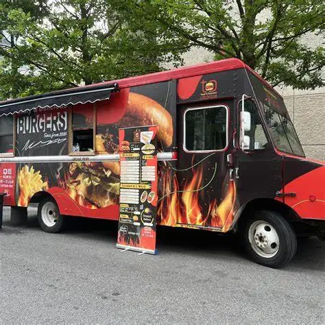 High performance Fully Equipped catering ice cream mobile food truck/ sales permit used food truck/ outdoor food truck