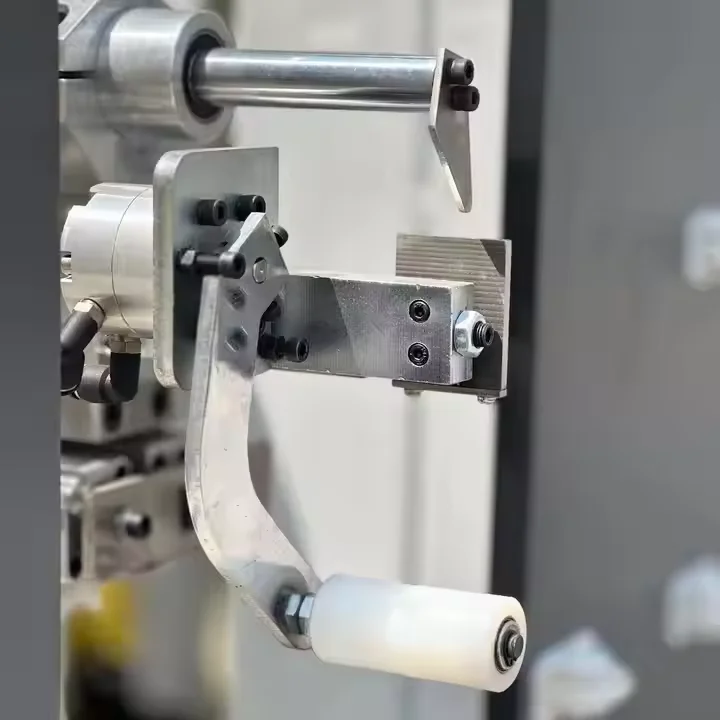 CE Certified Glass Processing Machinery Double Stepped IGU Silicone Sealant Sealing Machine