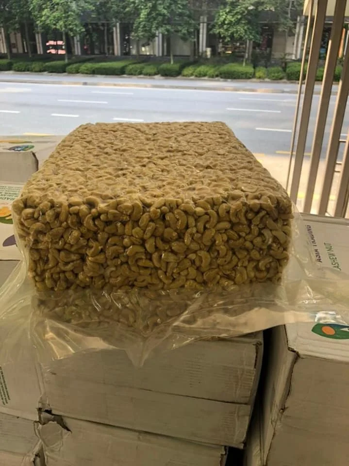 Premium Quality Grade A Cashew Nuts accept LC, DA, and DP terms of payment and provide free samples from the factory.