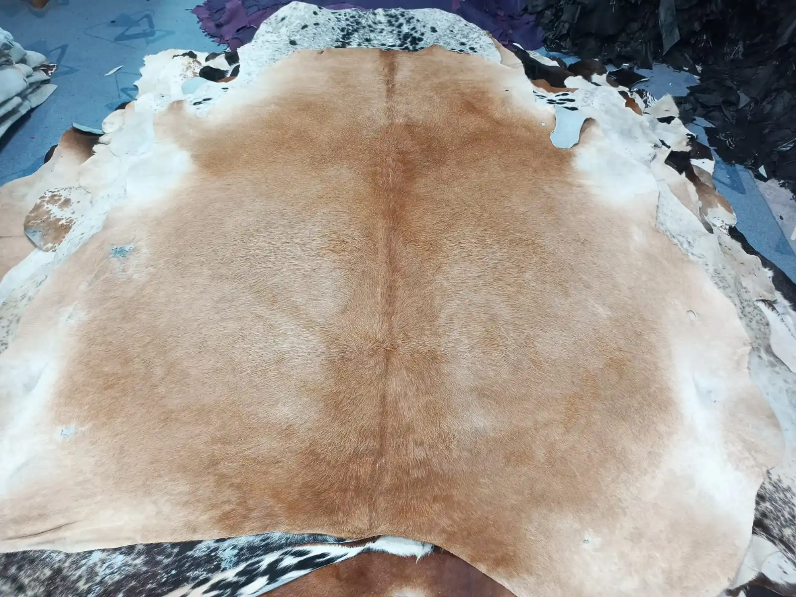 Best Wholesale Price Custom Design Hair On 100% Genuine Cow Leather / Custom Made Solid Color 100% Genuine Cow Hair On Leather