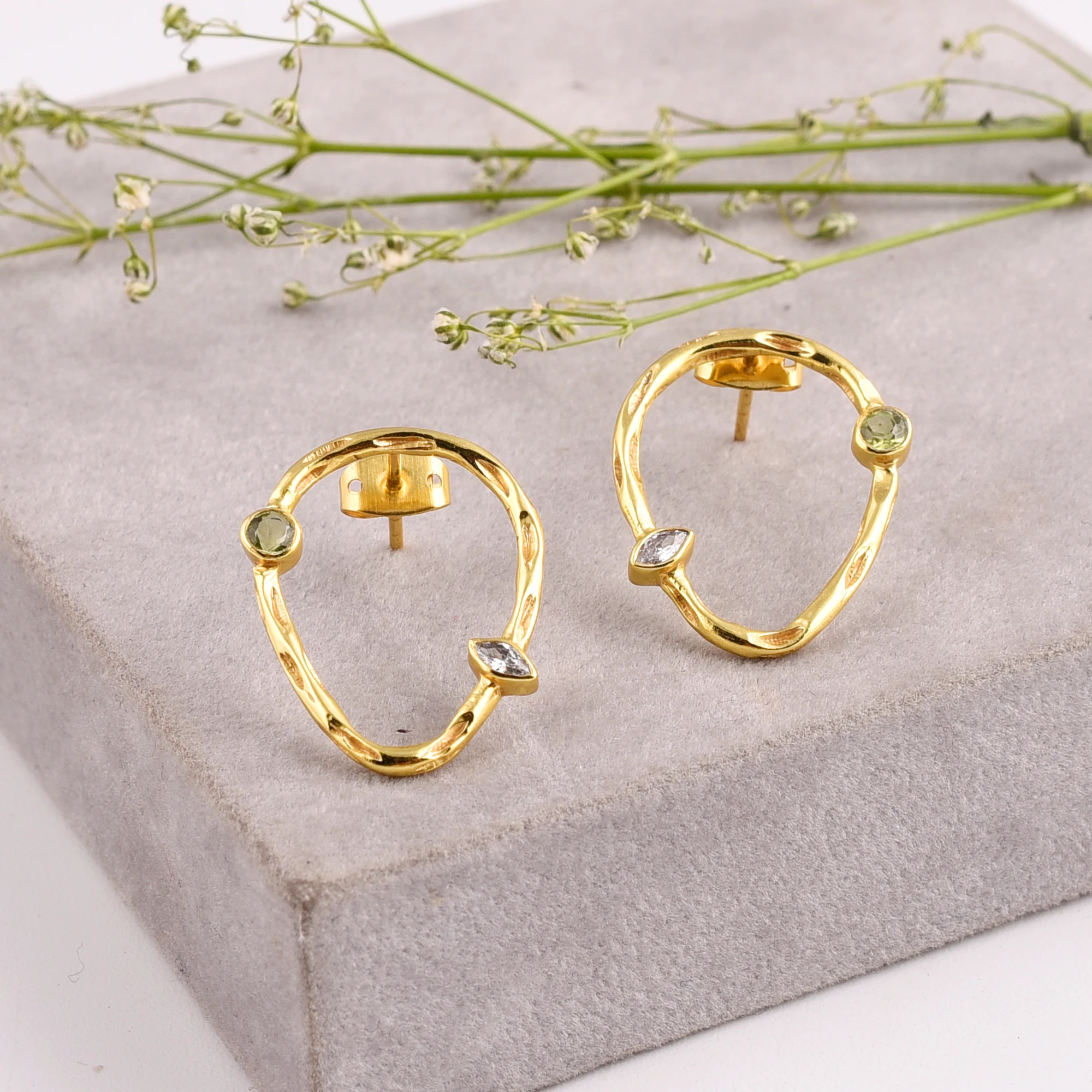 Серьги-подвески из натурального перидота с 925 серебра