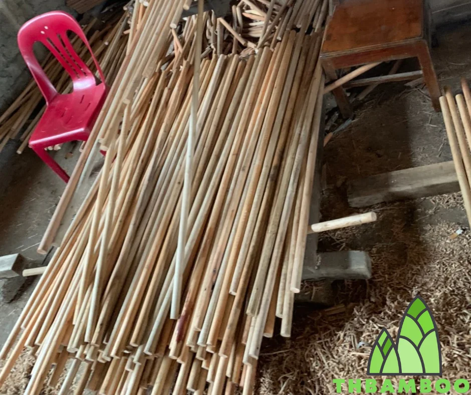 Hot Sale 120cm length wooden broom stick natural wood mop handle For Home/ Outdoor Low price Good quality