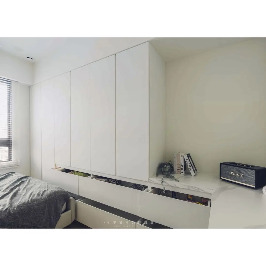 Particle board wardrobe for girls