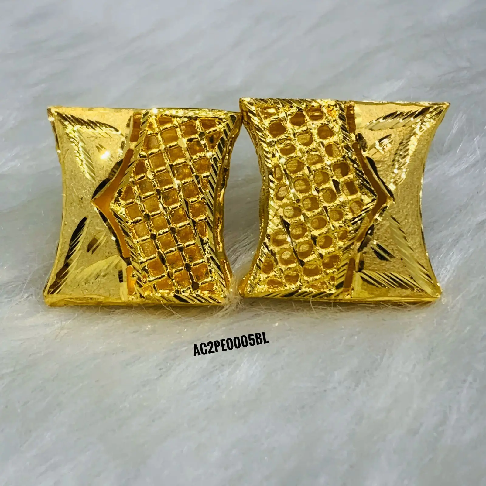 gold plated pendant set online design