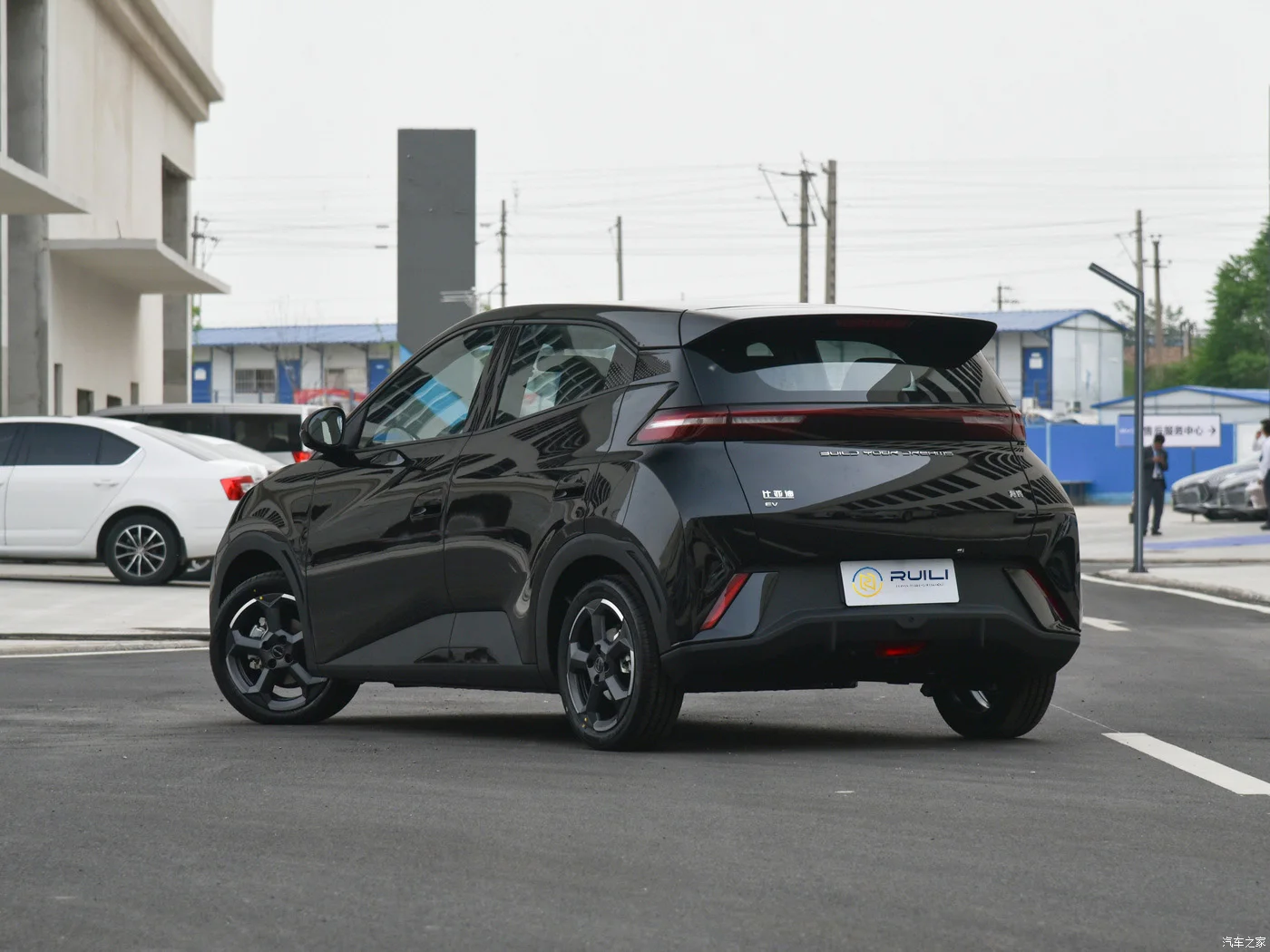 Hot Selling FWD Pure Electric Vehicles 305km 405km Range Small New Energy SUV Front Wheel Driven BYD Seagull 2023 EV