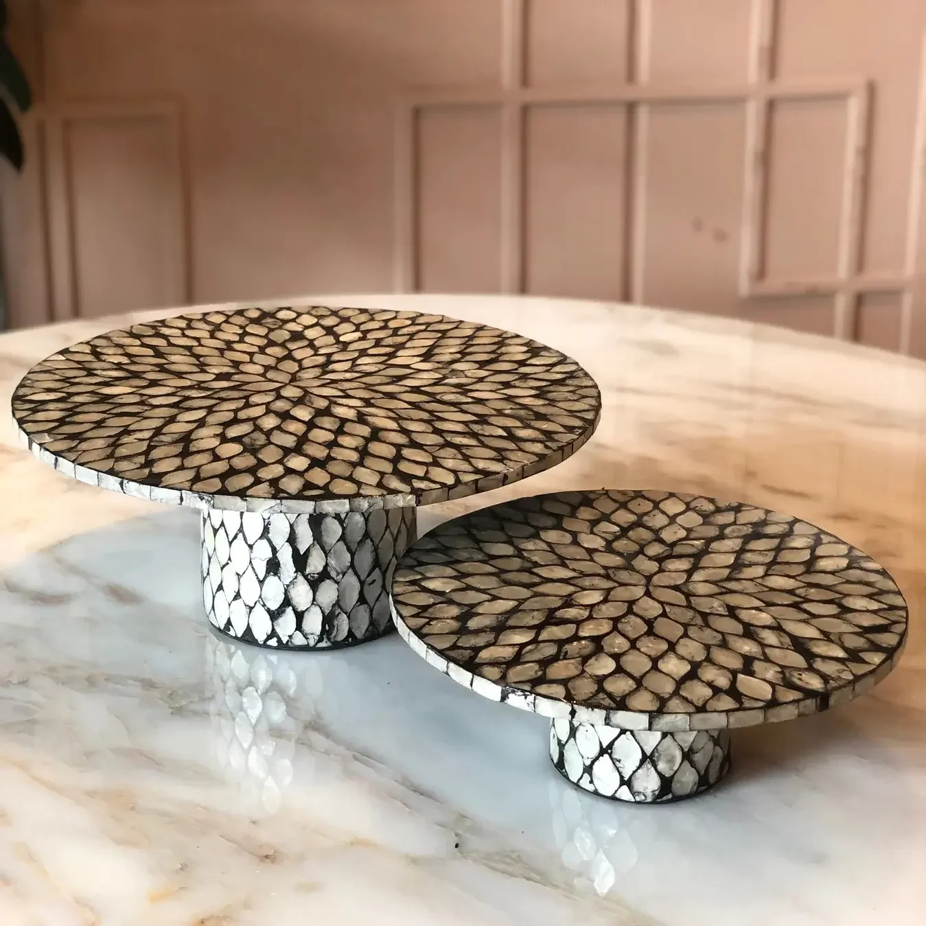 High Quality Luxury Arabian Chocolate Mother of Pearl Tray Custom Size round Acrylic Cake Stand Serving Tray Home Made Vietnam