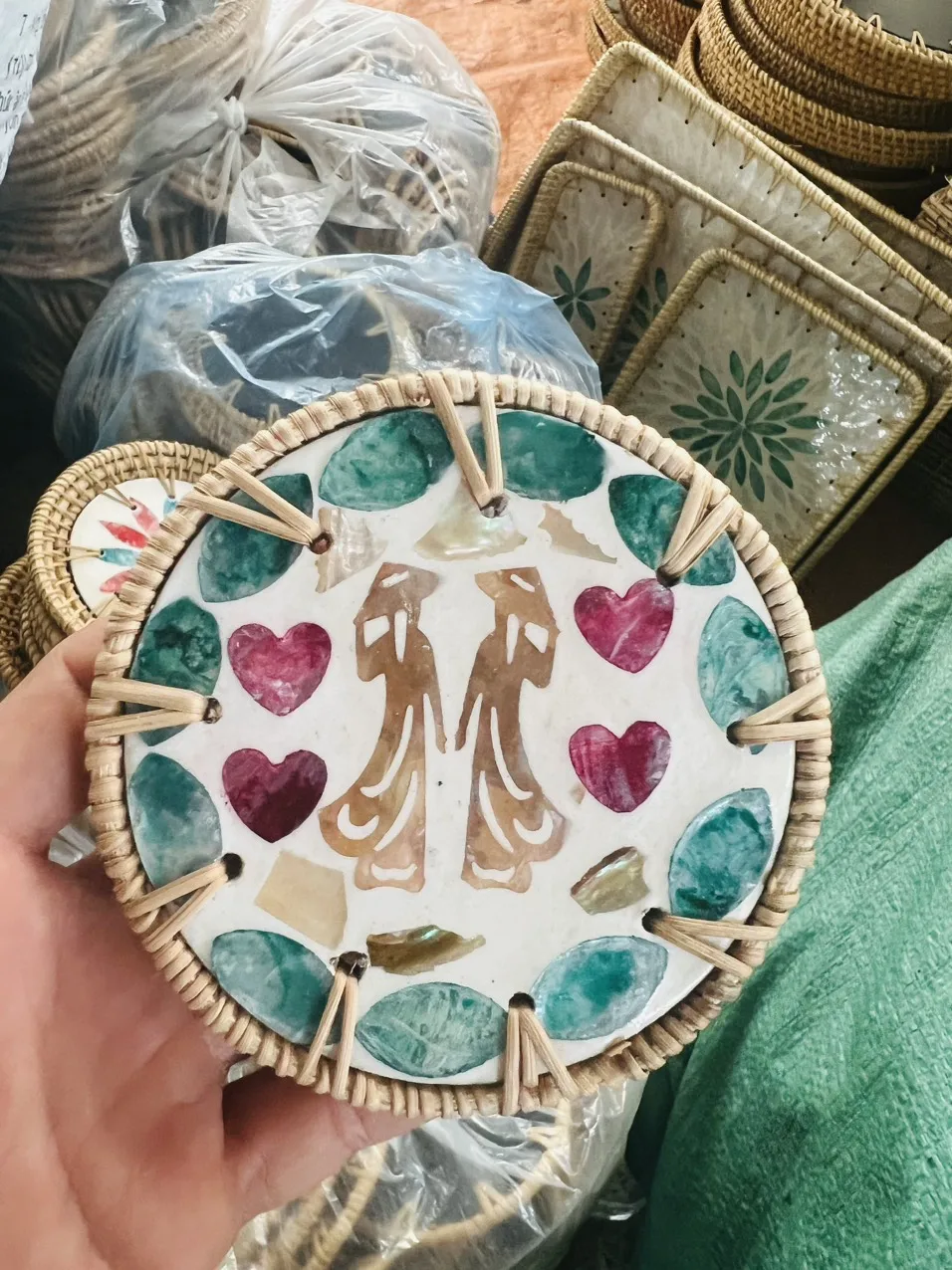 Высококачественные Тканые вручную подставки из бамбука и ротанга классический вьетнамский дизайн с перламутровой инкрустацией Экологически чистая тарелка