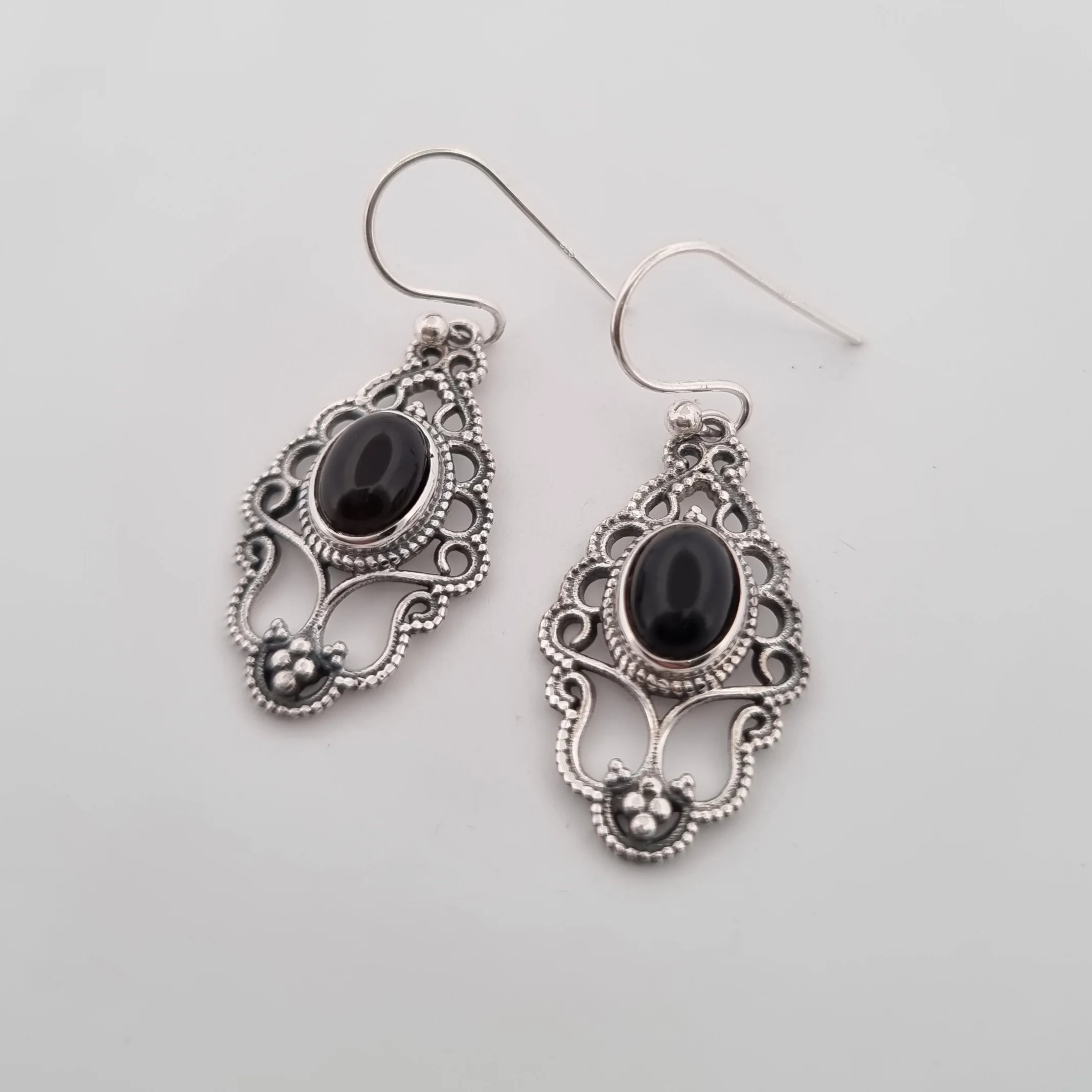 Wholesale Popular Fashion Jewelry Elegant 925 Sterling Silver Natural Oval Shape Black Onyx Gemstone Hook Vintage Women Earrings