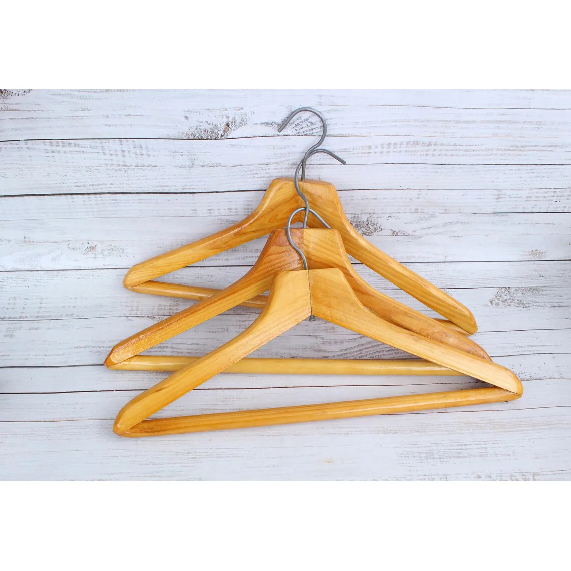 Wholesale Garment Hanger Natural Colour Custom Wooden Hanger For Clothing Storage Cloths Hanger With Hook Customized Logo