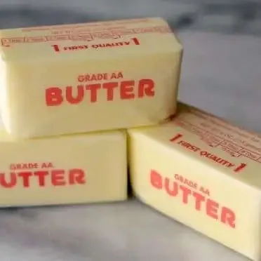 Sweet-cream unsalted butter with a fat content of 82.5% in blocks of 20 kg