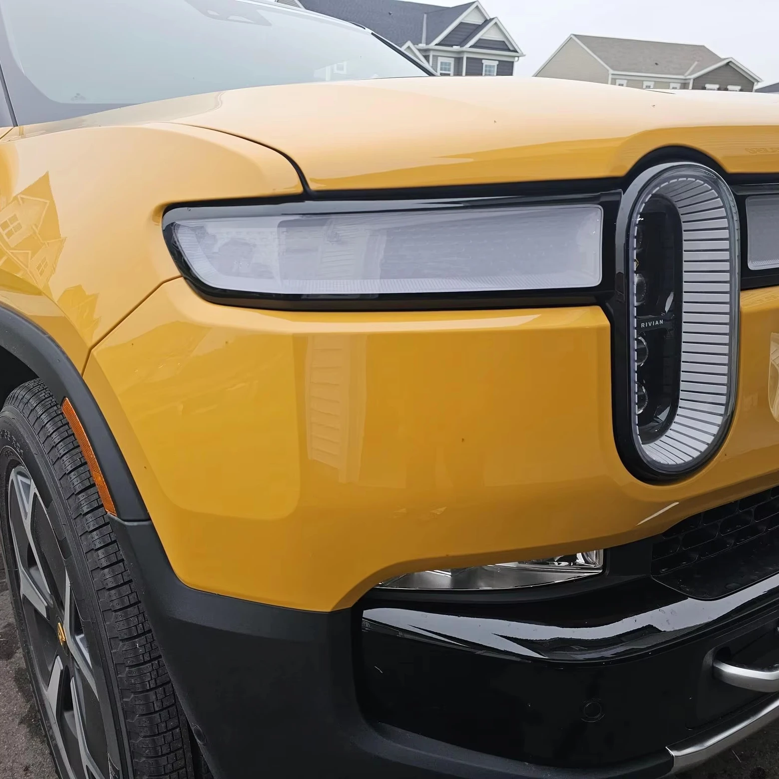 2023 RYVian R1S Adventure Edition желтый компас четырехмоторный AWD большой аккумулятор