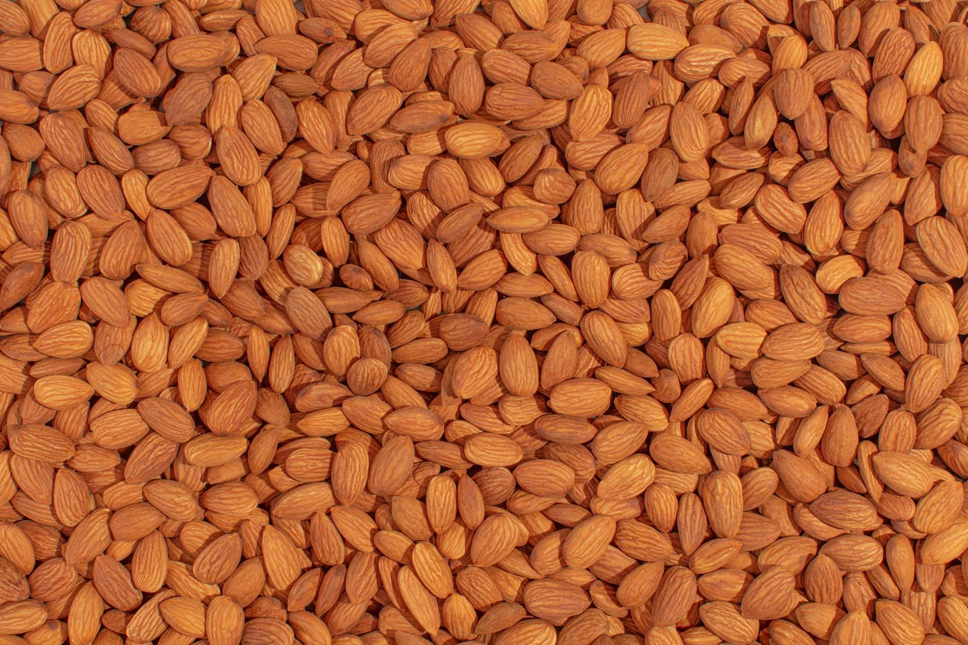 Raw almonds