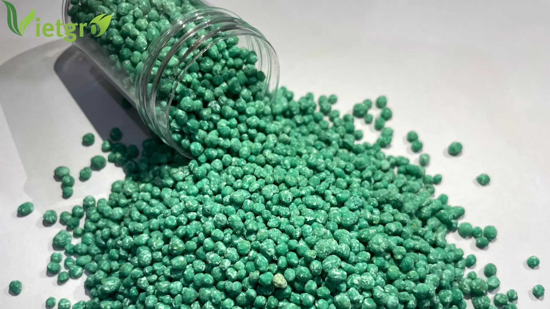 NPK 20-10-10 Compound fertilizer - Granular Fertilizer - Color: Green