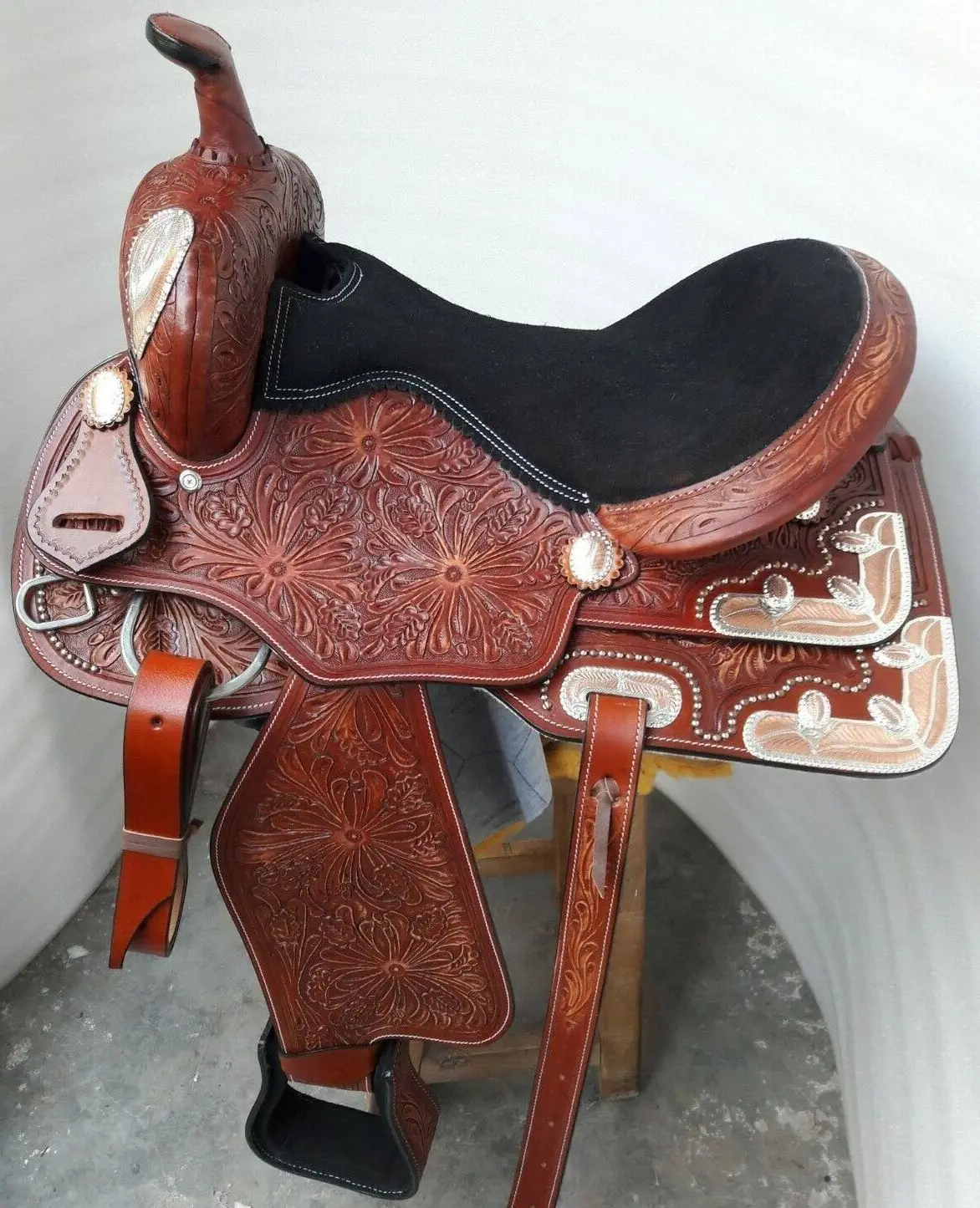 Top Sale Premium Quality Horse Western Saddle Customised Saddle With Soft Seat Leather Saddle For Horse Riding At Best Price