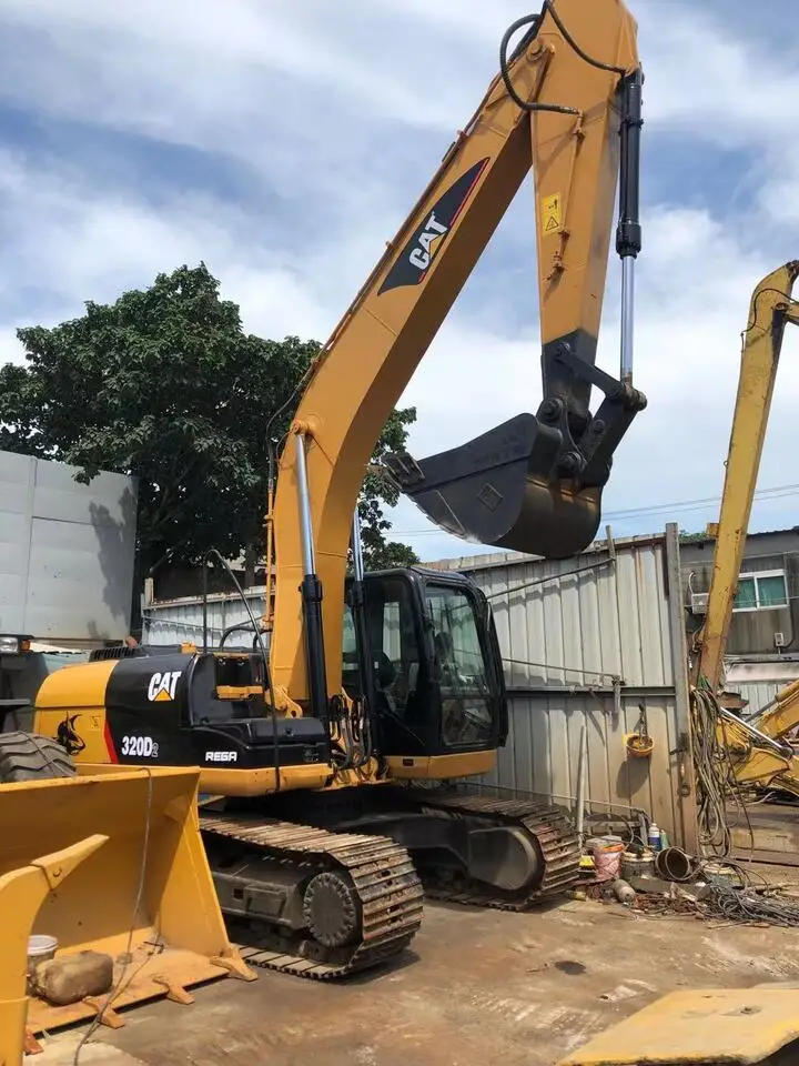 cat 320 3.jpeg