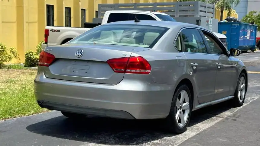 Б/у 2012 Volkswagen Pas-sat SE 2 5