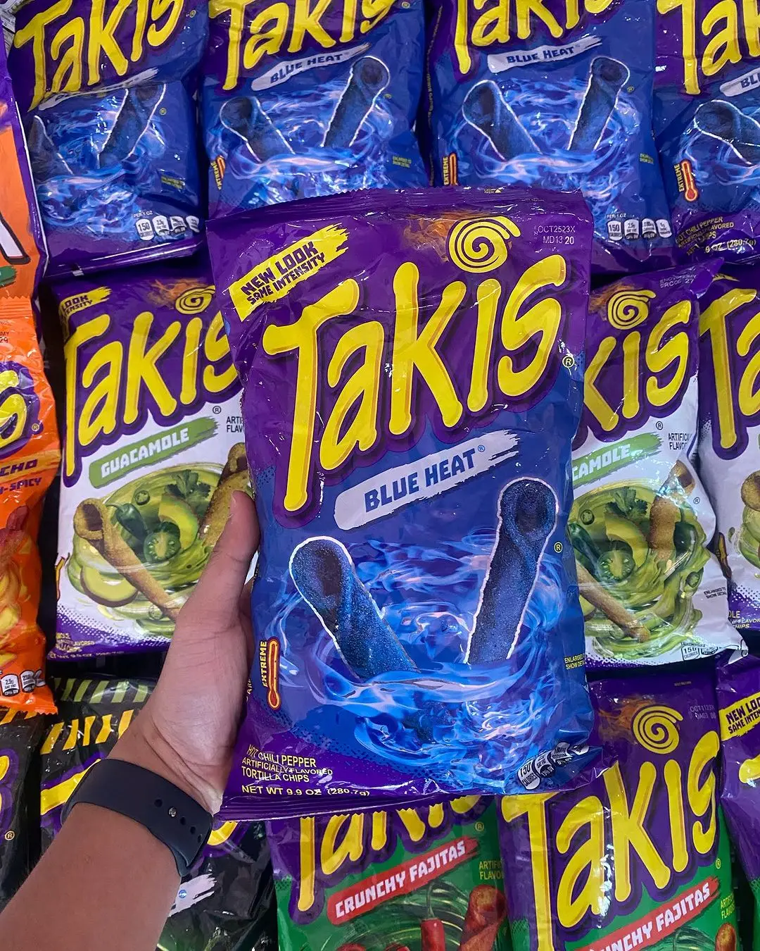Takis Mini Crunchy Rolled Tortilla Chips Fuego Flavor (Hot Chili Pepper & Lime), 25 Individual Snack Packs (1.2 oz)