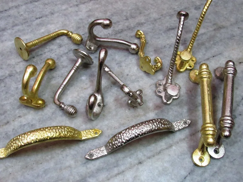 Wholesale Pyramid shaped Casting Iron nails, Hand forged Nails Iron Door Screws Nails And Studs Wooden Furniture Hardware Cloves