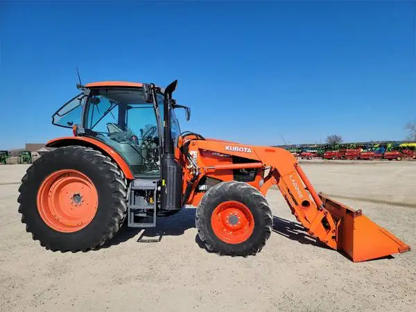 Довольно M6-141 Kubota мини-садовый трактор с хорошим состоянием на продажу