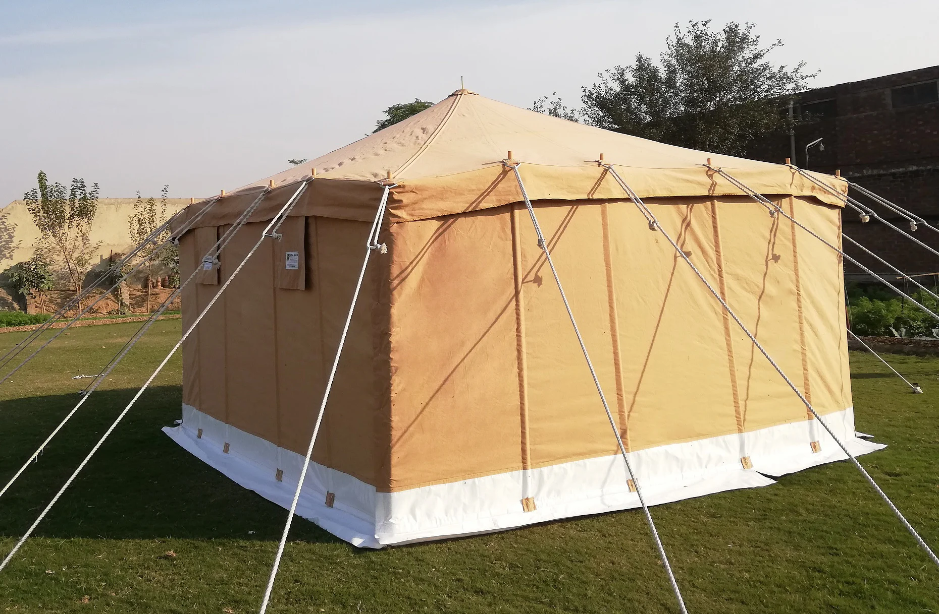 Outdoors Cotton Canvas Deluxe Camping Tent Living Room Glamping Luxury Khaki Deluxe Tent New Design Deluxe Tent