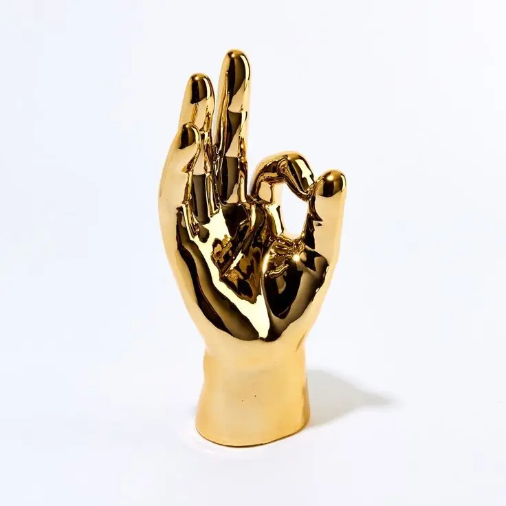 Custom Human Hand polished Gold Aluminium Sculpture For Restaurant Decoration Tabletop Aluminium Sculpture For Office Decoration
