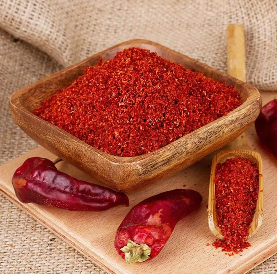 First Quality Chili Flakes Ground Dried Chili Pepper and Free Gifted Storage Box Container OEM Spices Powdered or Seeds