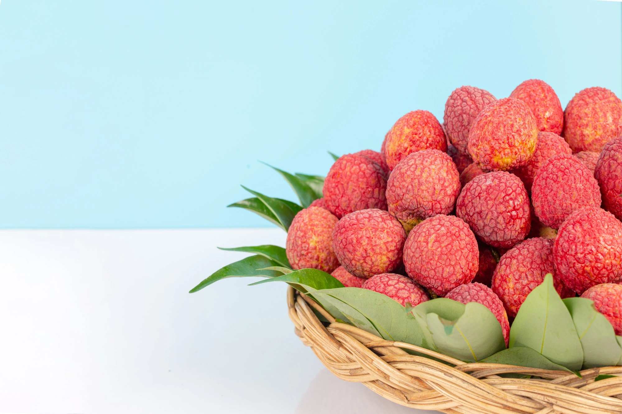 CUSTOMIZED BRAND LYCHEE SWEET FRESH WITH REASONABLE FROM BEST VIET NAM FRESH FRUITS WHOLESALE NATURAL FLAVOR  READY FOR DELIVERY