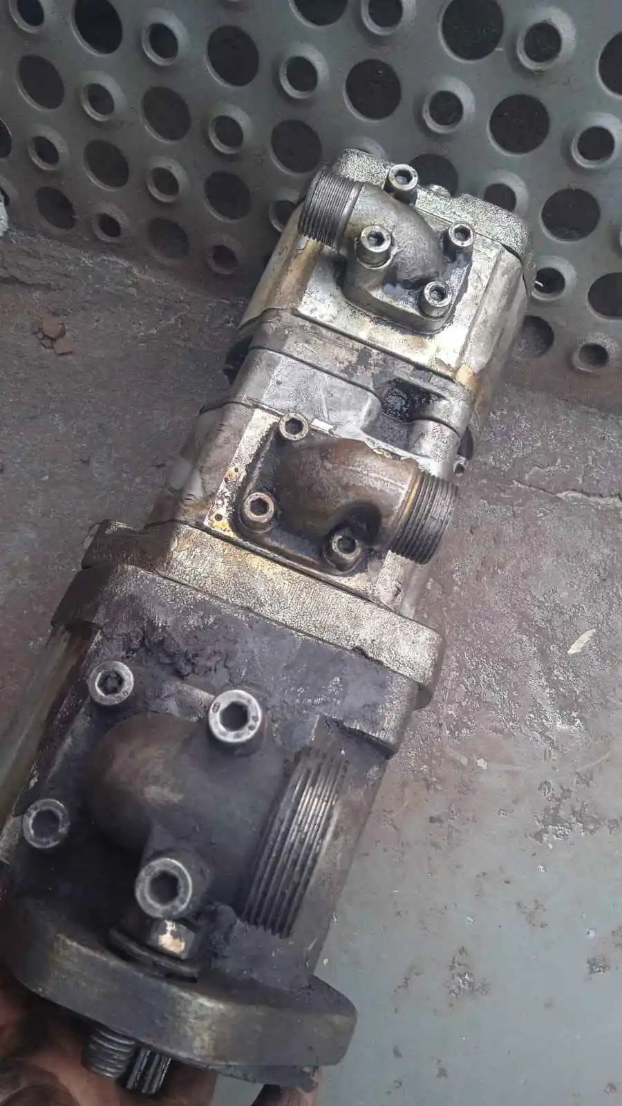 THREE-STAGE GEAR HYDRAULIC PUMP 11100669