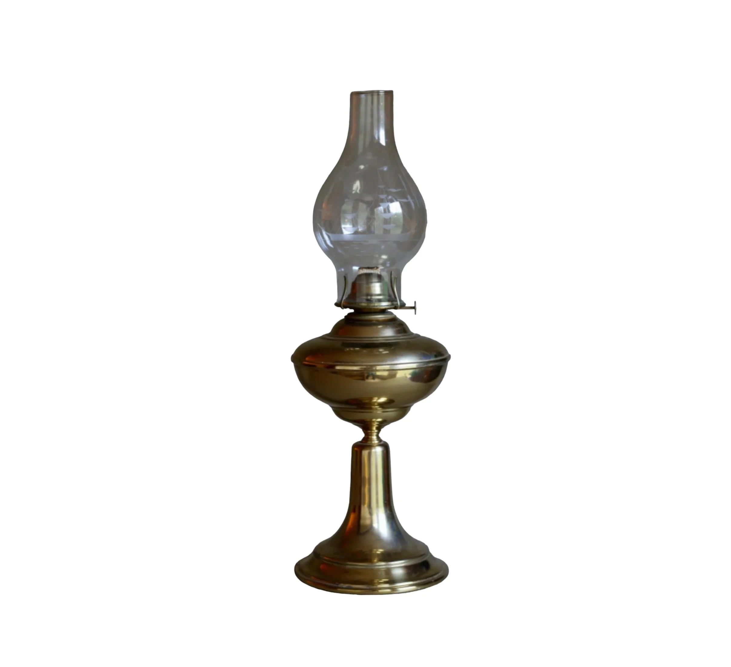 Antique Look Metal Brass And  Kerosene Oil Lamp In Durable Material For Garden Decoration and Outdoor Usage In Cheap Prices