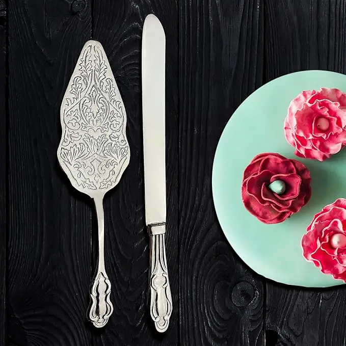 Sleek, Modern Gold Handles Add Sophistication To Both The Cake Cutter And Server Of This Wedding Cake Serving Set.