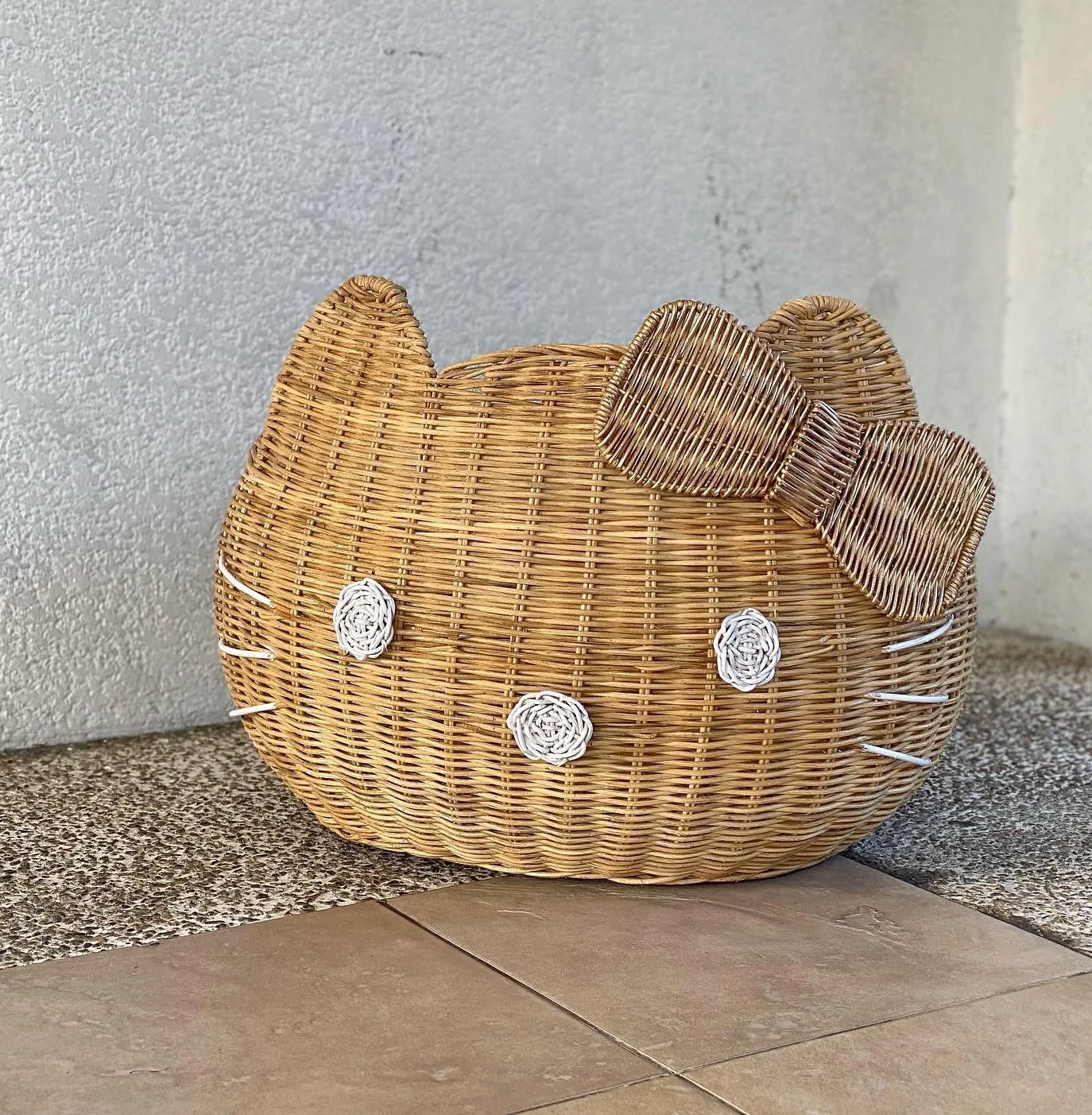 Latest Design Hello Kitty Storage Organizer Hamper Wicker Rattan Storage Bin Baby Basket With Hello Kitty Shaped For Baby Diaper