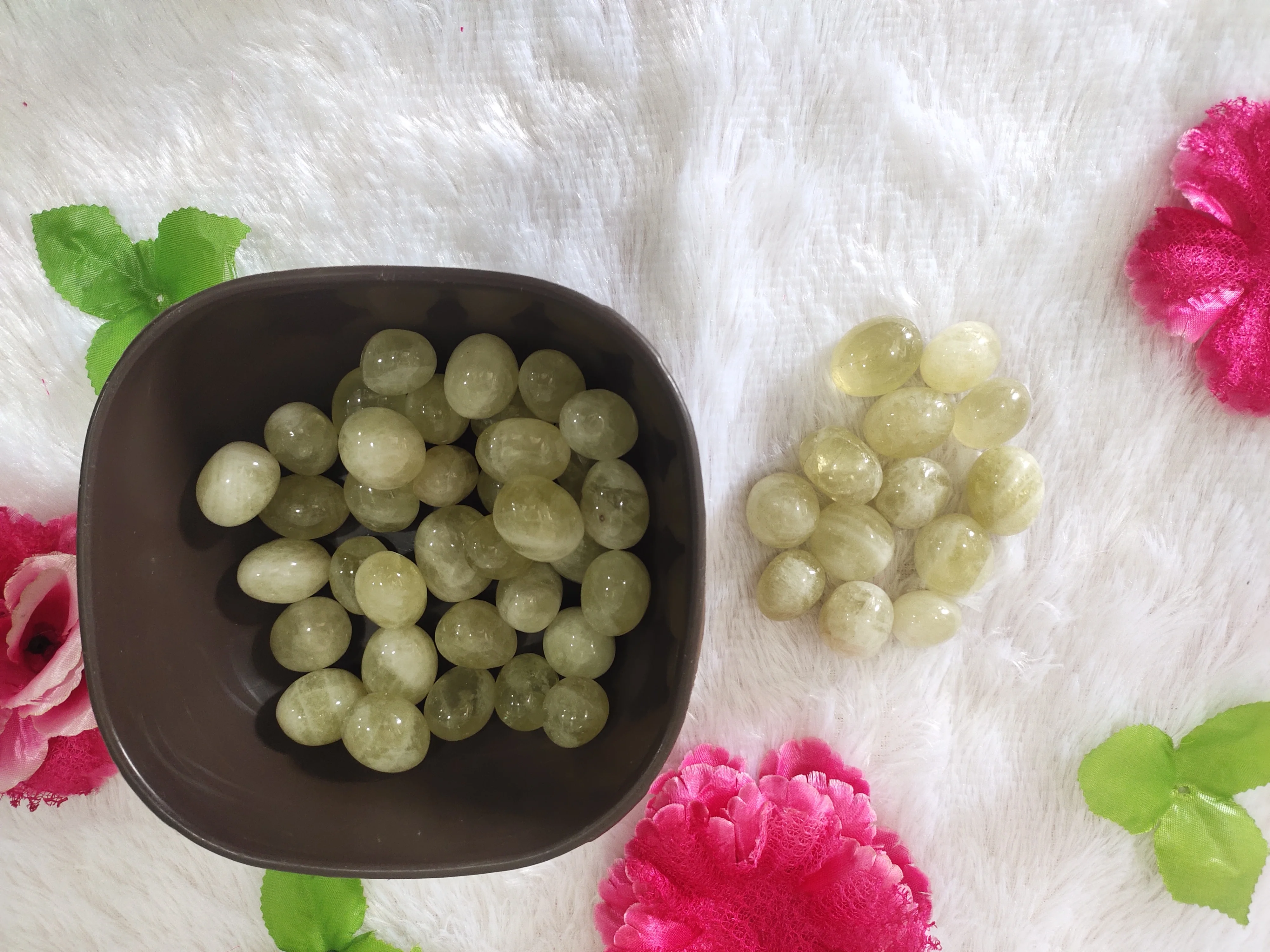 Wholesale natural healing yellow topaz tumbled stone for home decoration or healing therapy or table decoration