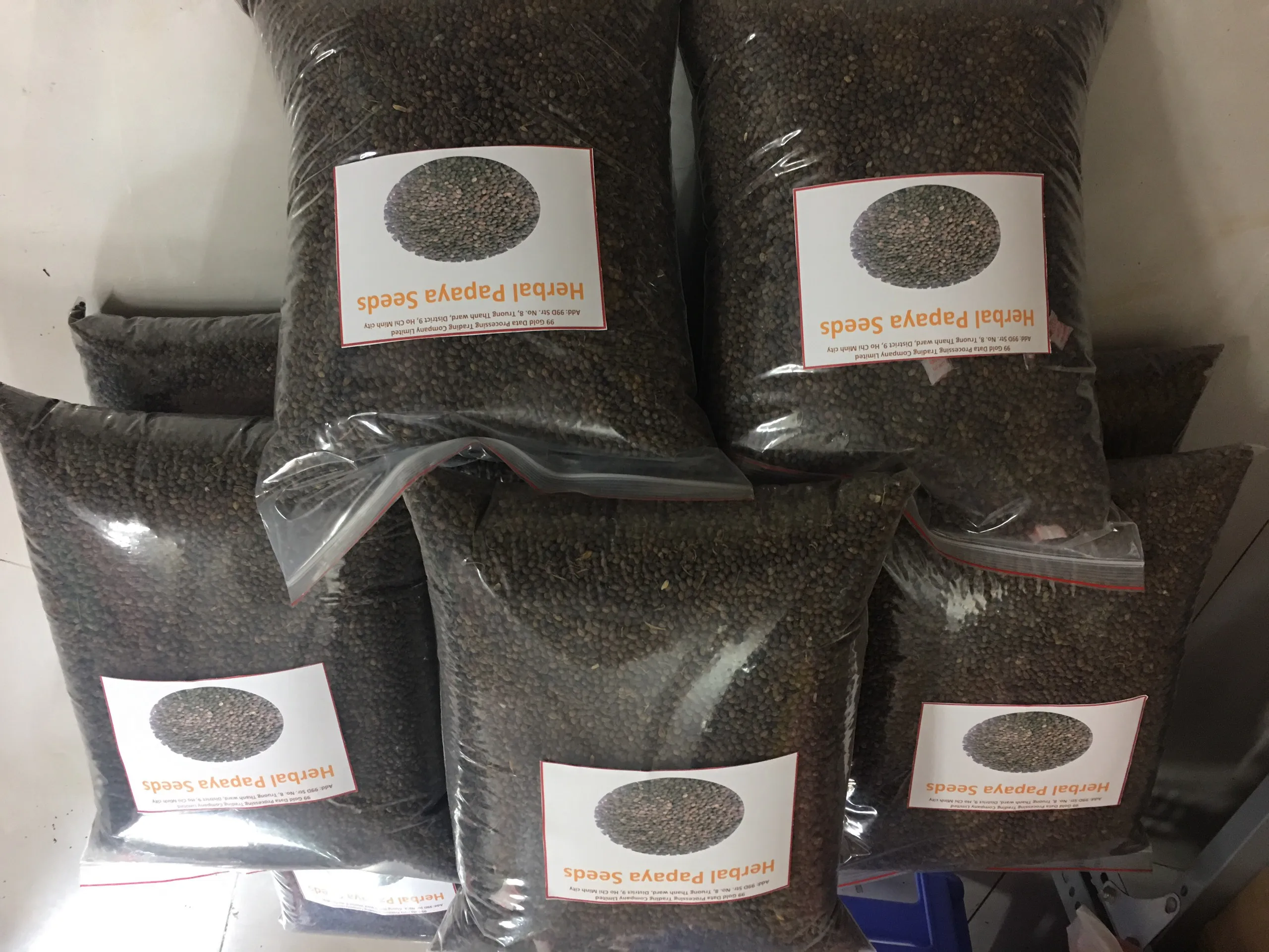 Crushed papaya seeds help treat acne